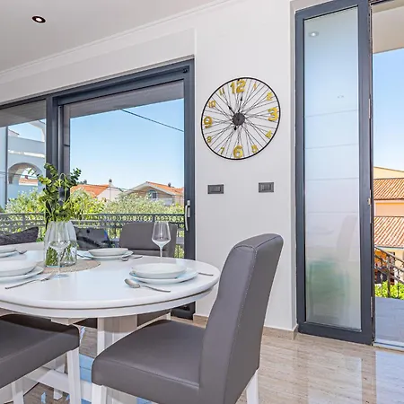 Lovely In With Sauna Апартаменты