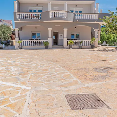 Lovely In With Sauna Шибеник