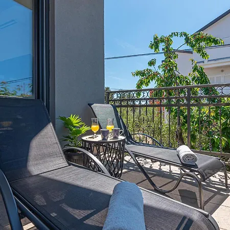 Lovely In With Sauna Апартаменты