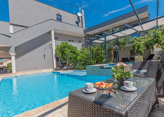 Lovely In With Sauna שיבניק