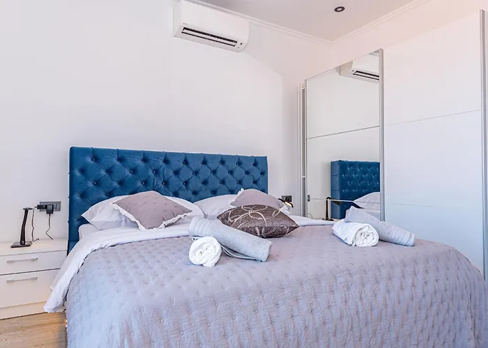 Lovely In With Sauna Апартаменты Шибеник