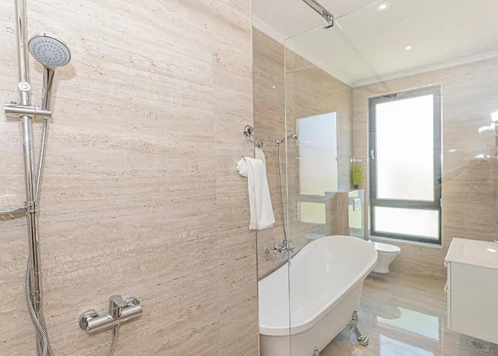 דירה Lovely In With Sauna