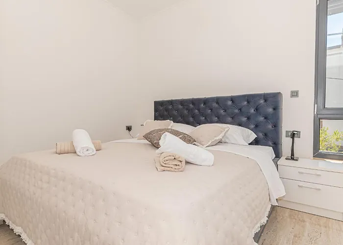 Lovely In With Sauna Апартаменты Шибеник