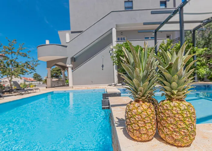 Апартаменты Lovely In With Sauna Шибеник