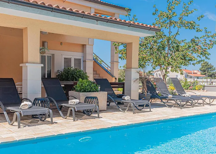 דירה Lovely In With Sauna